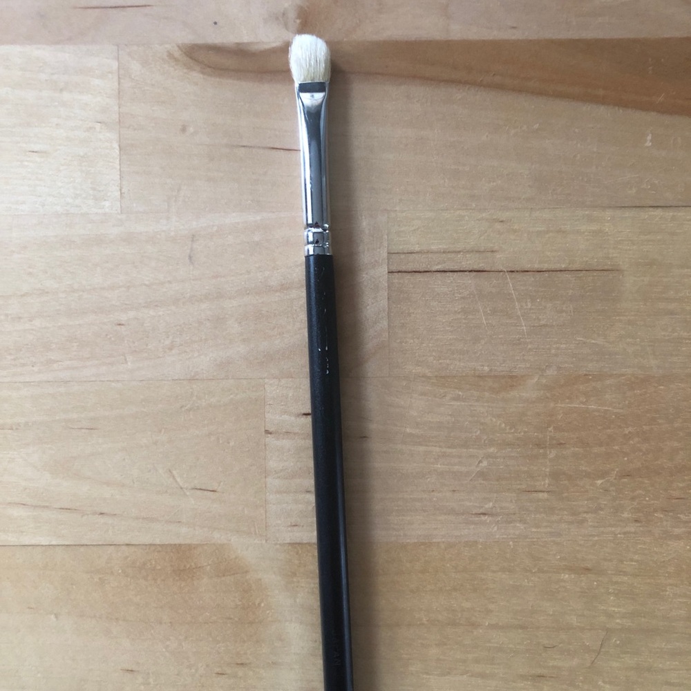 MAC 272 brush
